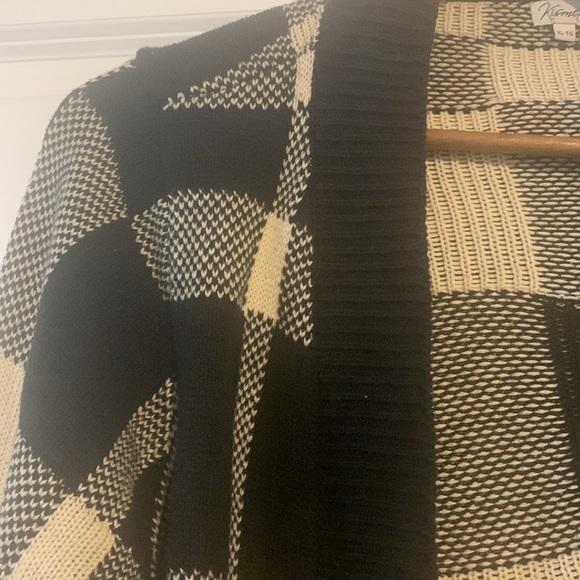 Cardigan - Picture 2 of 3